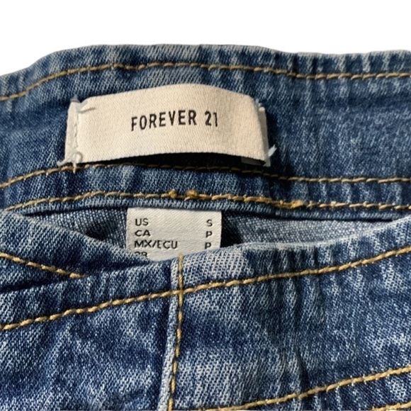 FOREVER 21 small sip up women’s jean shorts - Picture 3 of 4